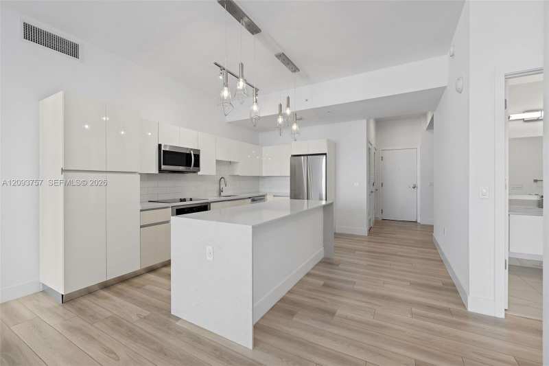 101 Diplomat Pkwy # 809, Hallandale Beach FL 33009