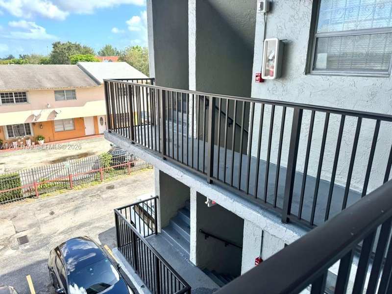 305 W 68th St # 301, Hialeah FL 33014
