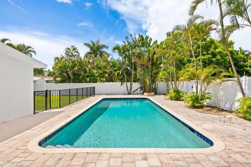 413 NE 25TH Avenue, Pompano Beach FL 33062