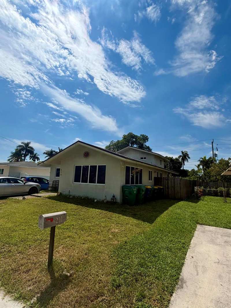 210 SE 5TH Street, Dania Beach FL 33004