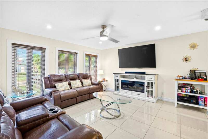 4911 NW 14TH, Deerfield Beach FL 33064