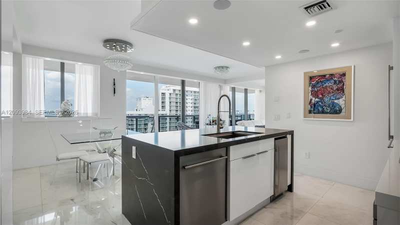 5875 Collins Ave # 1707, Miami Beach FL 33140