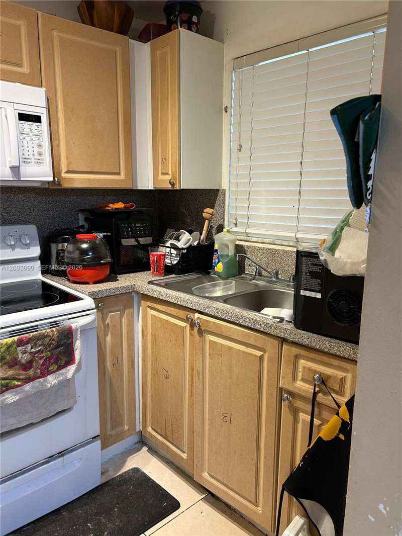 770 NE 128th St # 102, North Miami FL 33161