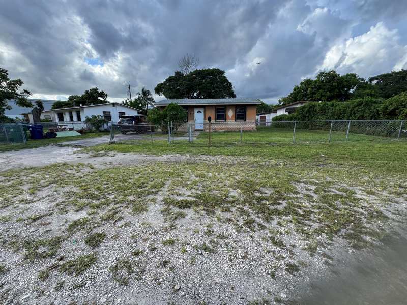 555 HAREM Avenue, Opa-Locka FL 33054