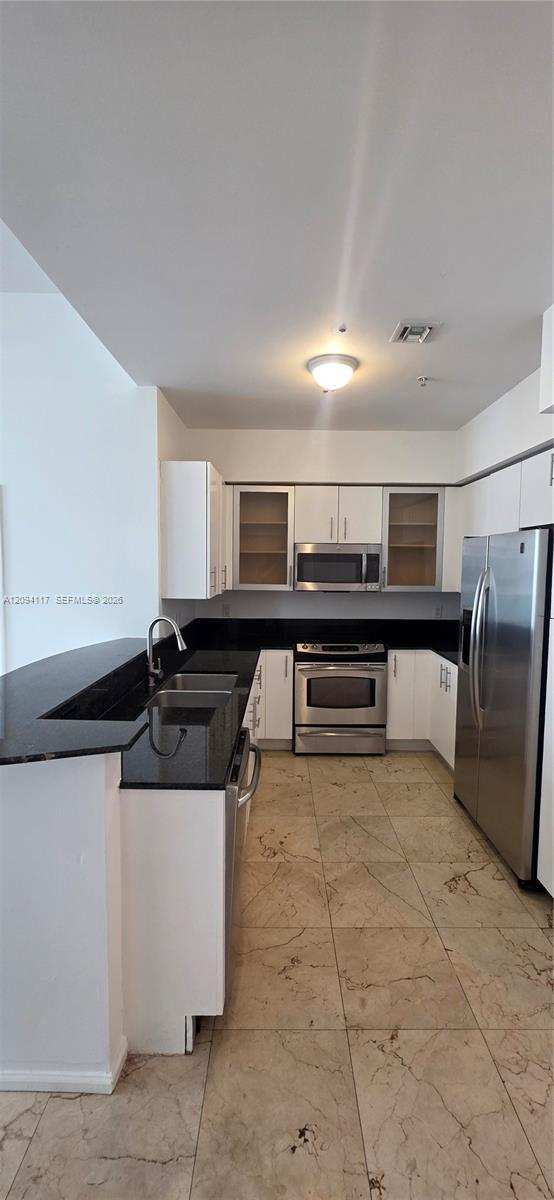 7900 Harbor Island Dr, North Bay Village FL 33141