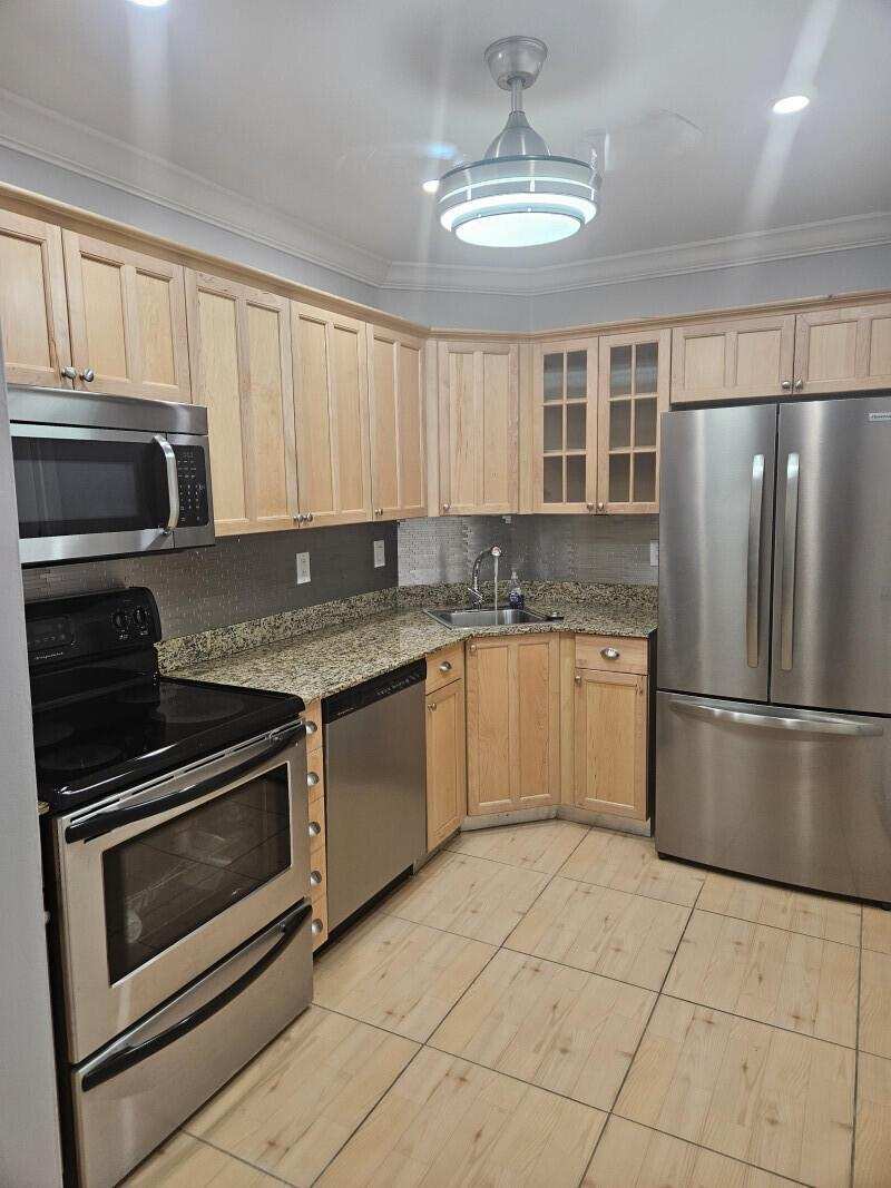 3105 Oakland Shores Drive # j204, Oakland Park FL 33309
