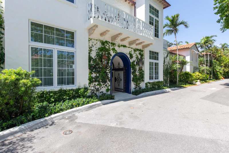 236 Phipps Plaza # 202, Palm Beach FL 33480