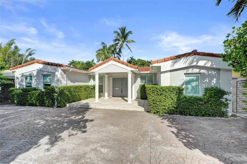 4726 Alton Rd, Miami Beach FL 33140