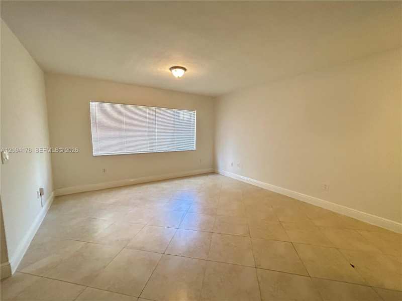 2880 Pine Tree Dr # 3, Miami Beach FL 33140