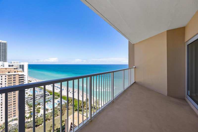 1950 S OCEAN Drive, Hallandale Beach FL 33009