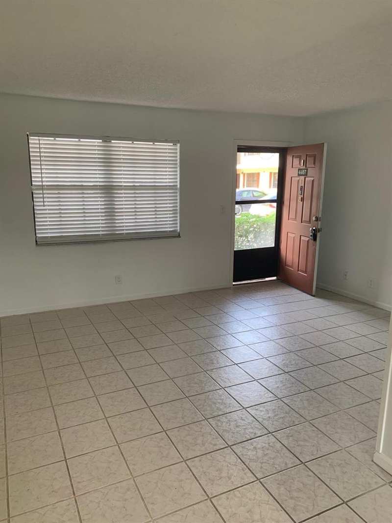 4467 OAK TERRACE Drive, FL 33463