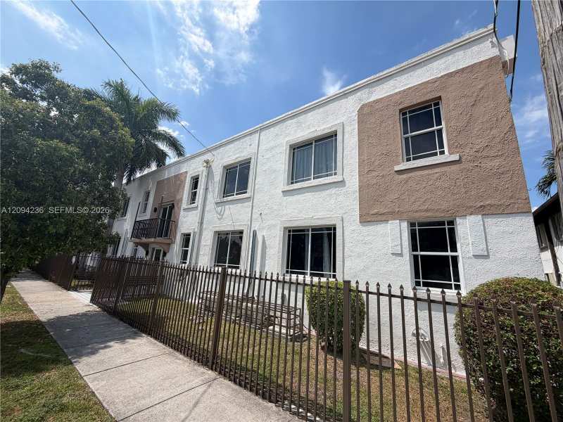 2425 SW 6th St, Miami FL 33135