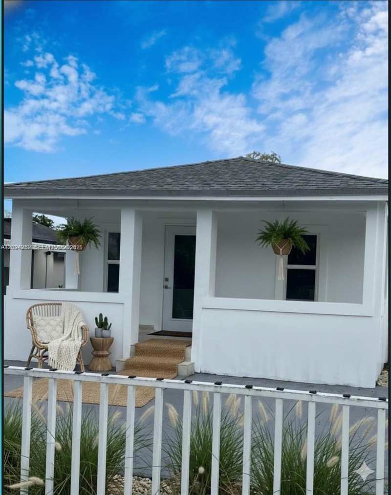 81 NW 44th St # 1, Miami FL 33127