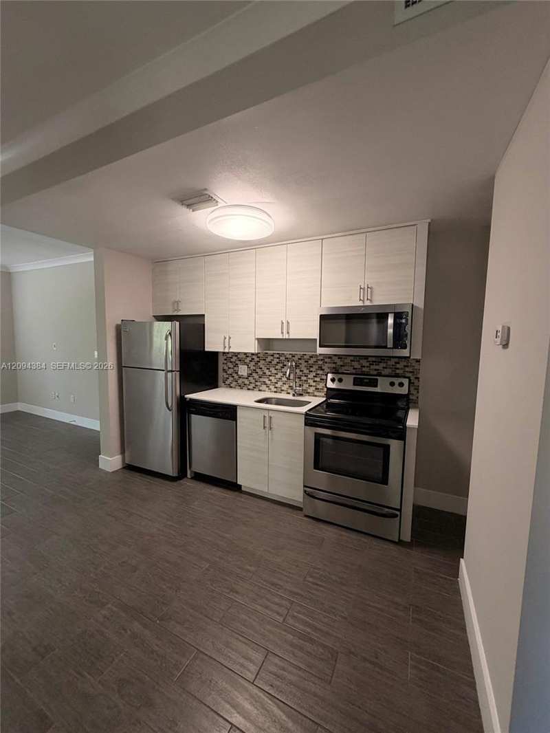 115 Menores Ave # 8, Coral Gables FL 33134