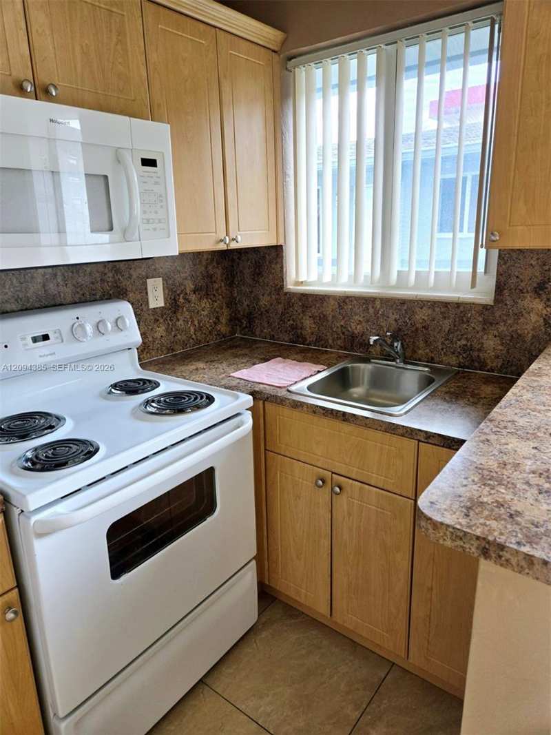 354 W 19th St, Hialeah FL 33010