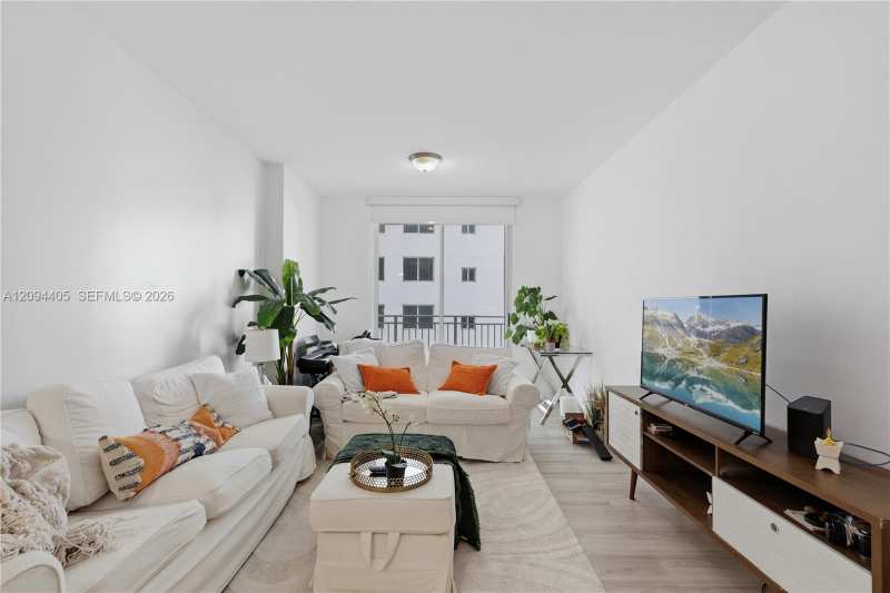 185 SE 14th Ter # 1402, Miami FL 33131