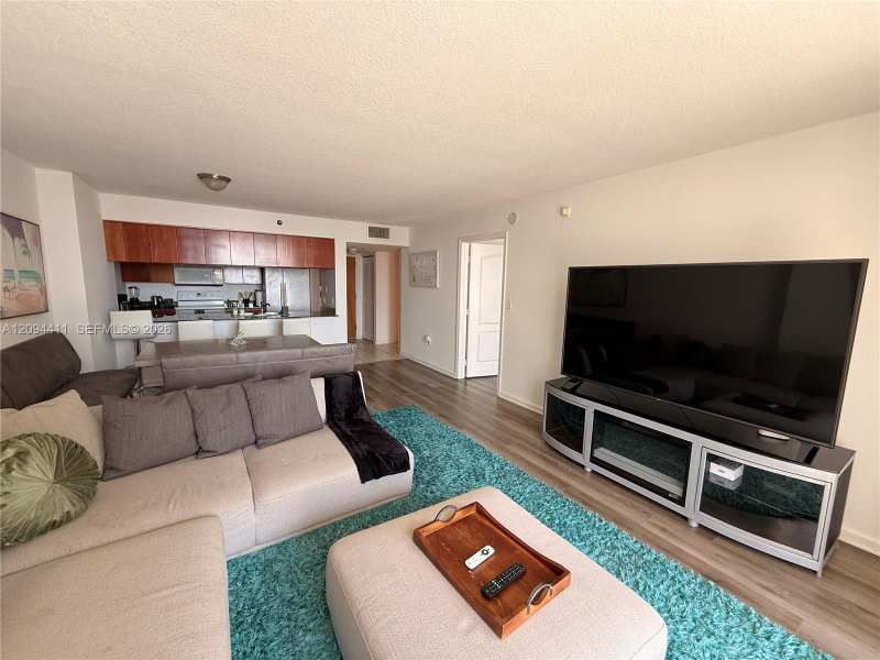 1200 Brickell Bay Dr # 3621, Miami FL 33131