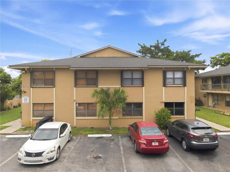 2655 W 67th Pl # 13, Hialeah FL 33016