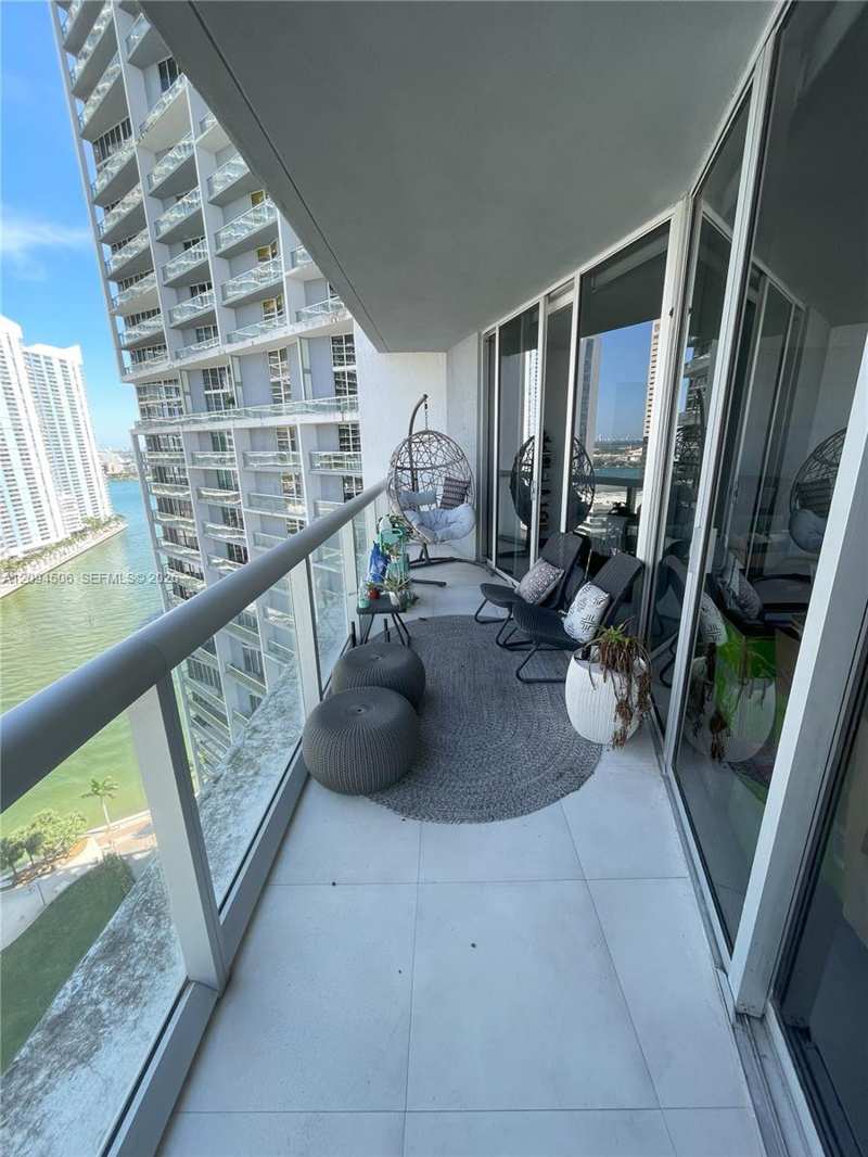 475 Brickell Ave # 2114, Miami FL 33131