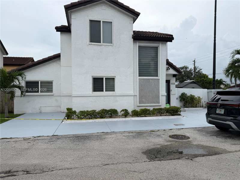 12694 NW 8th Trl, Miami FL 33182