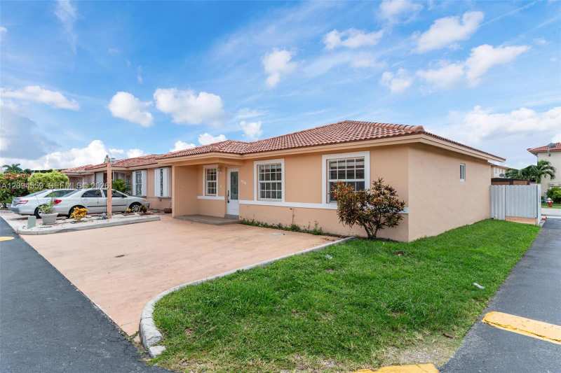 2236 W 74th Pl # 9C, Hialeah FL 33016