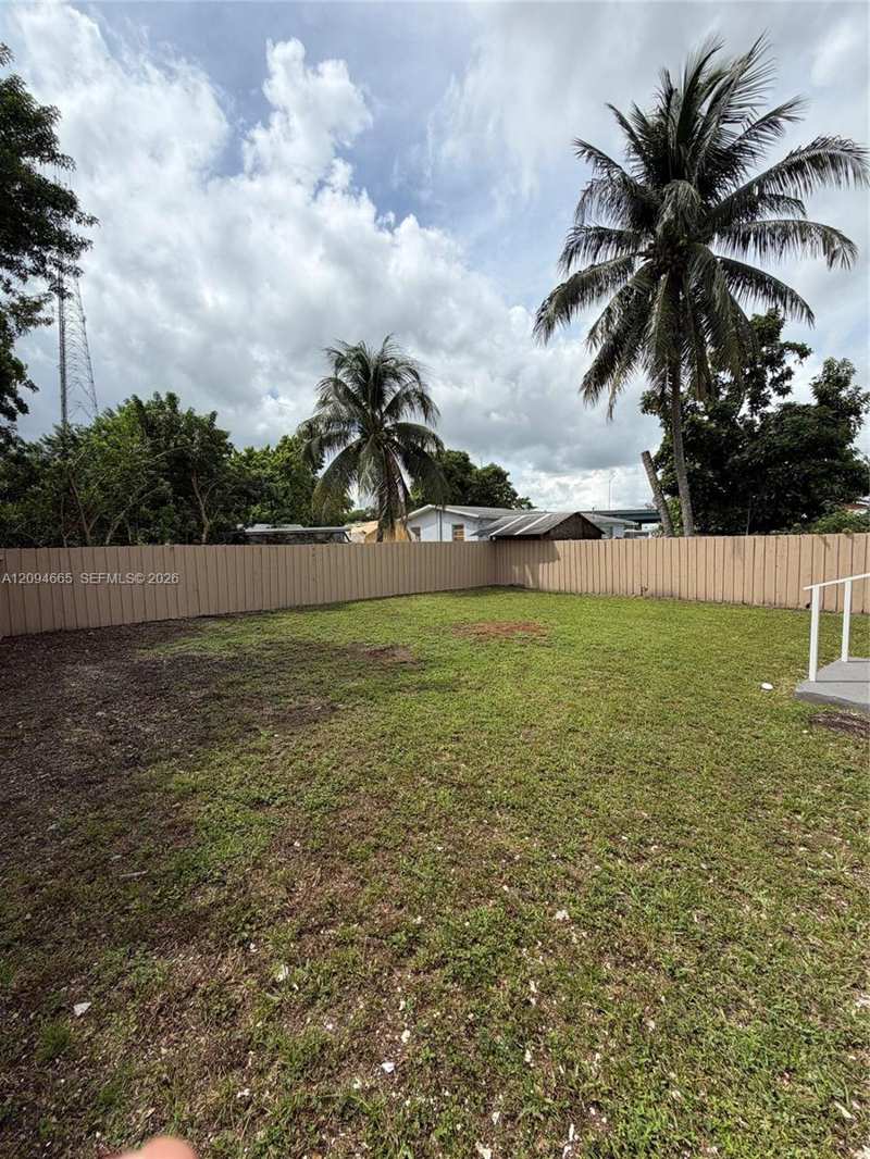 520 W 22nd St, Hialeah FL 33010