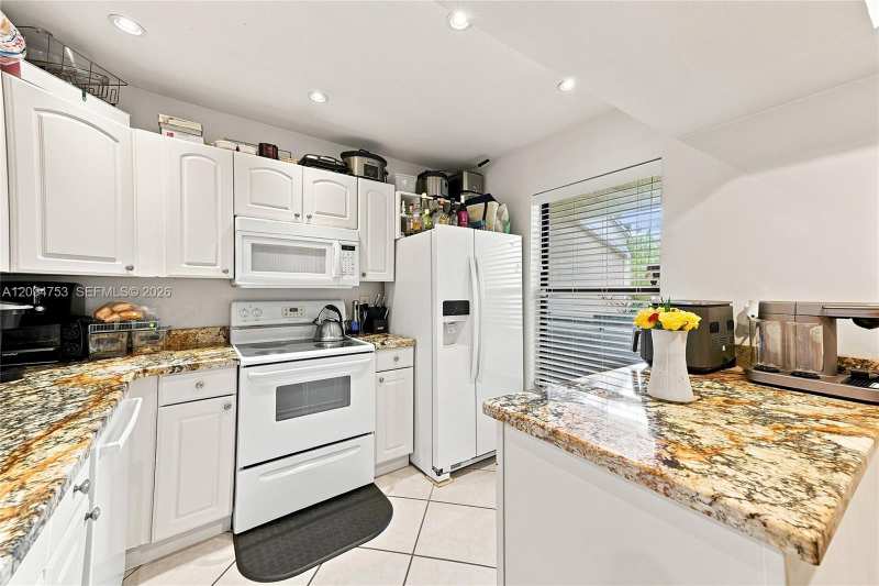 9858 NW 3rd St # 9858, Plantation FL 33324