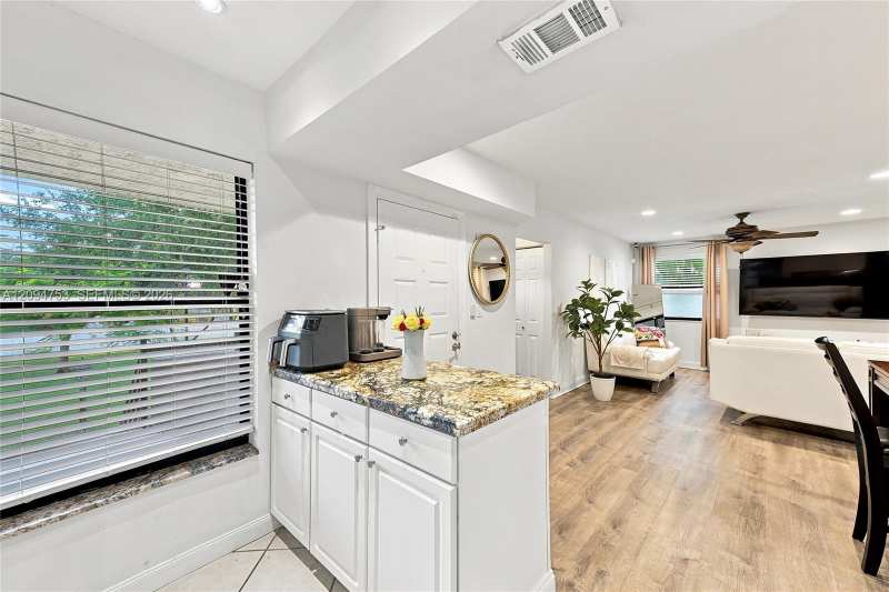 9858 NW 3rd St # 9858, Plantation FL 33324