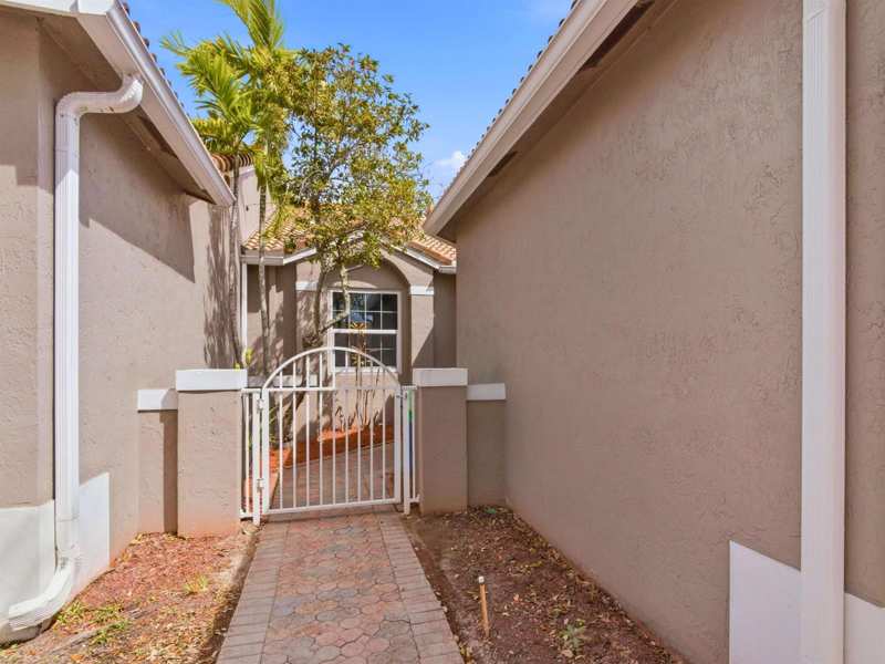 2920 E ARAGON Boulevard # 3, Sunrise FL 33313