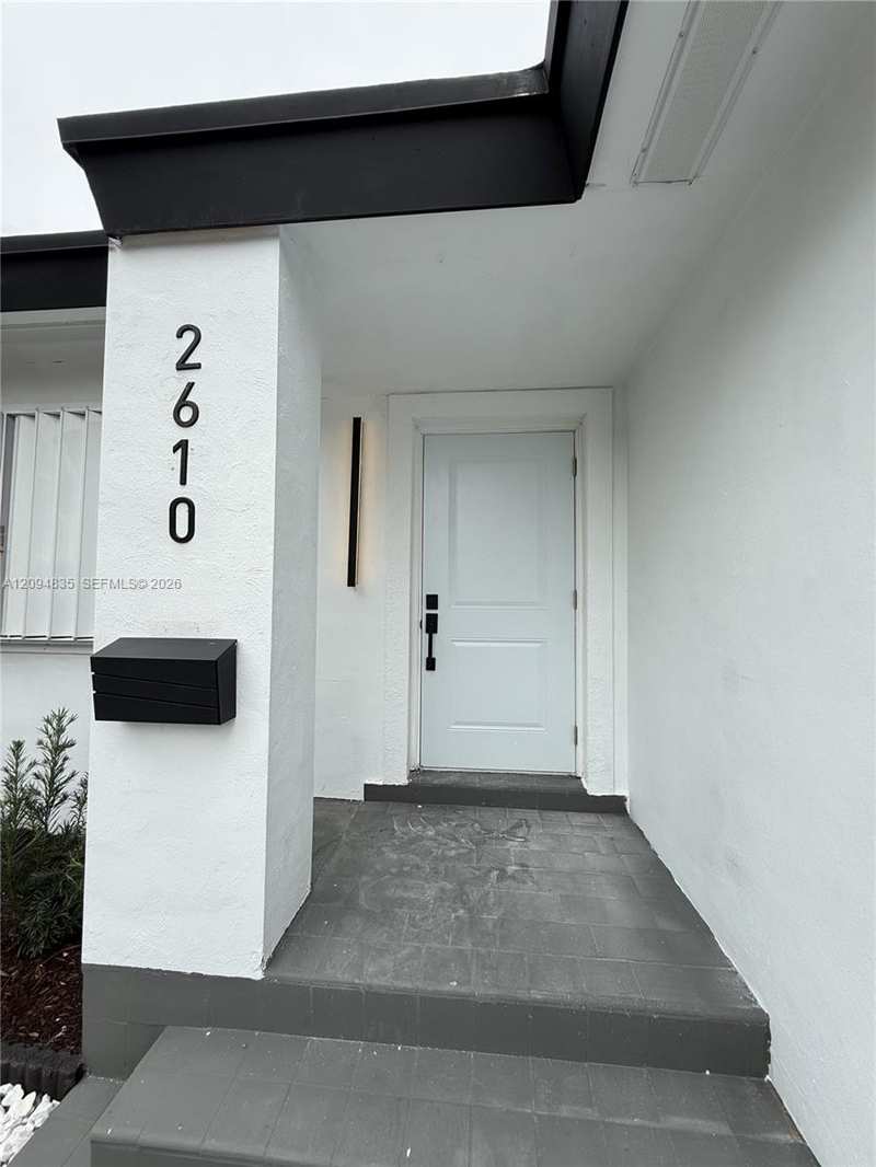 2610 Pierce St, Hollywood FL 33020