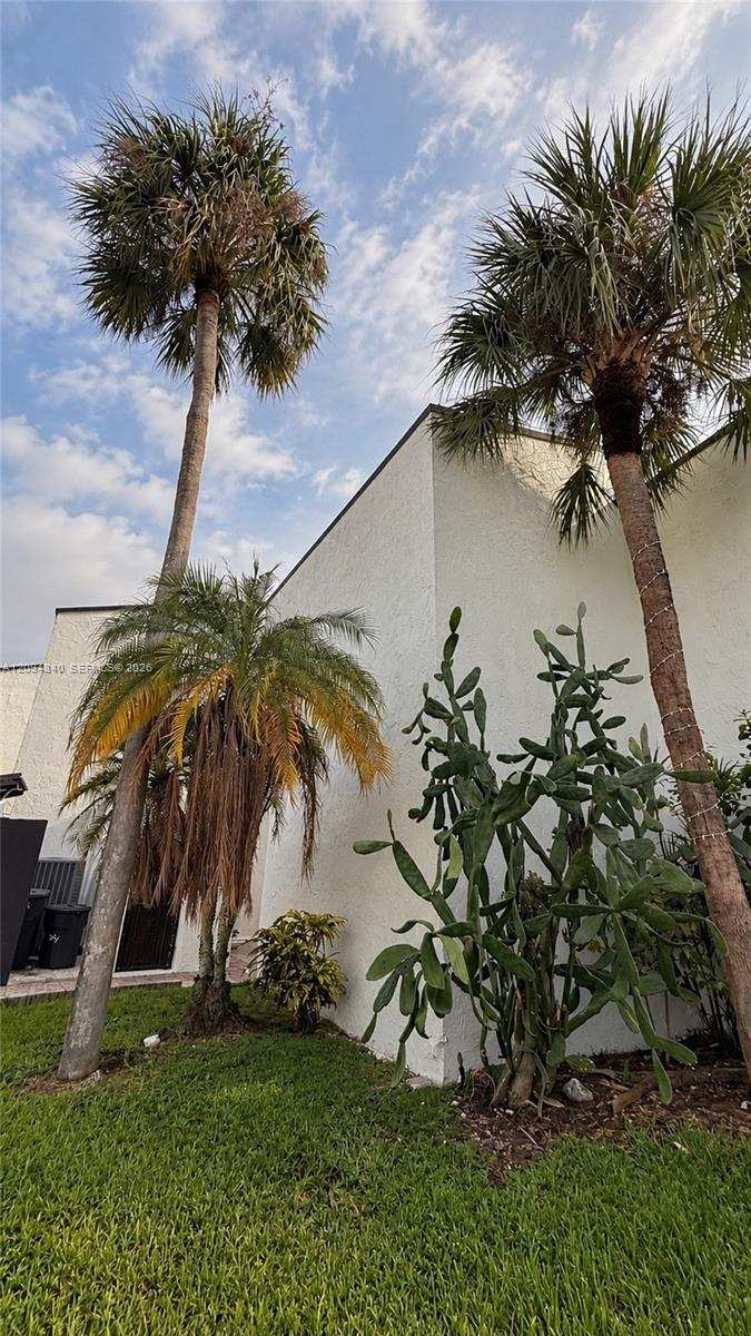 9195 Fontainebleau Blvd # 4, Miami FL 33172