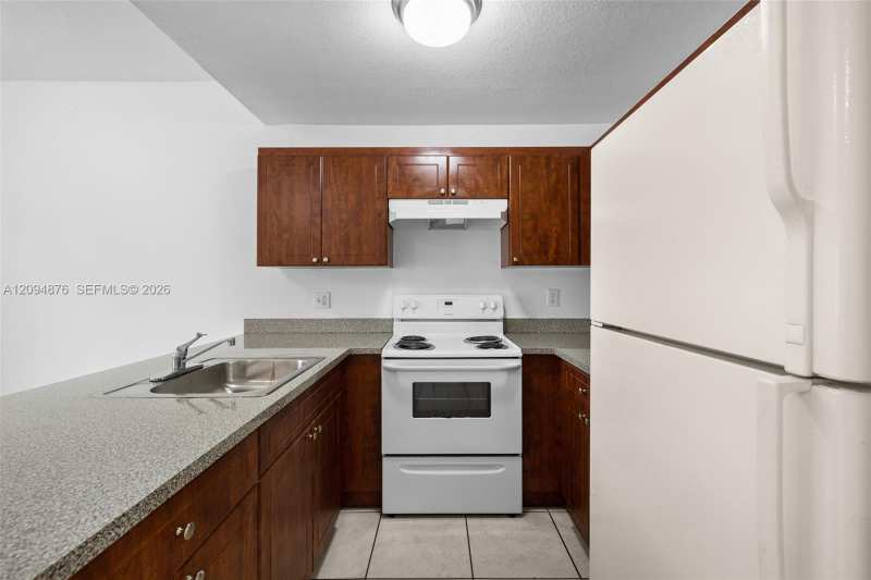 2405 W 78th St # 202, Hialeah FL 33016