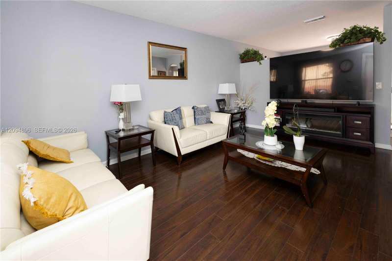 873 NW 135th Ave, Pembroke Pines FL 33028