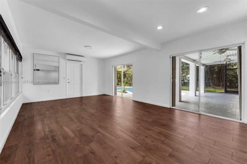 11890 SW 72nd Pl, Pinecrest FL 33156
