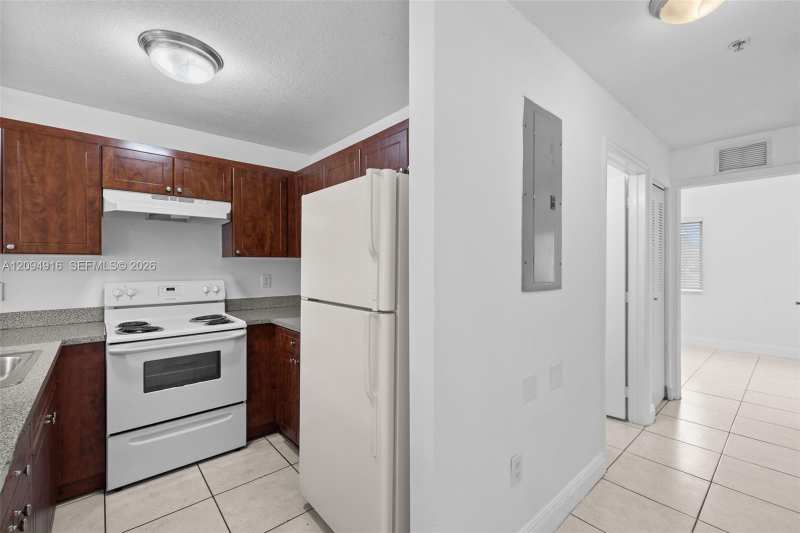 2453 W 78th St # 106, Hialeah FL 33016