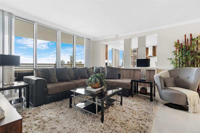 848 Brickell Key Dr # 3905, Miami FL 33131