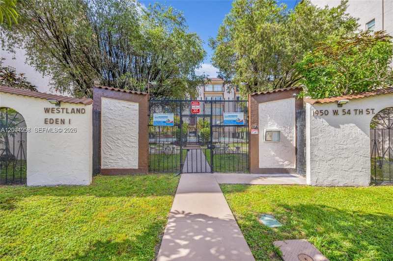 1950 W 54th St # 206, Hialeah FL 33012