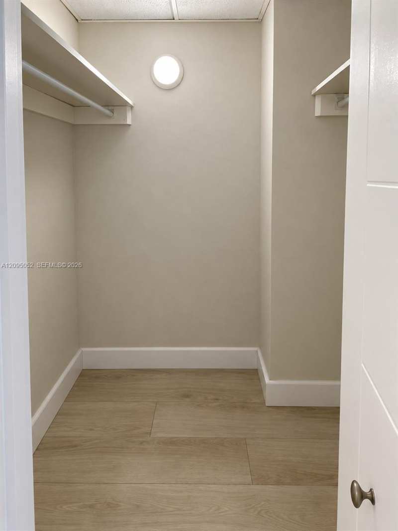 500 W Bayview Dr # 621, Sunny Isles Beach FL 33160