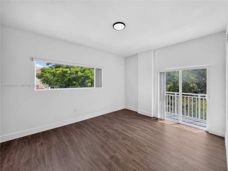 1021 NW 1st St # 201, Miami FL 33128