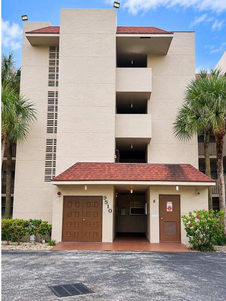 9510 SEAGRAPE Drive # 404, Davie FL 33324