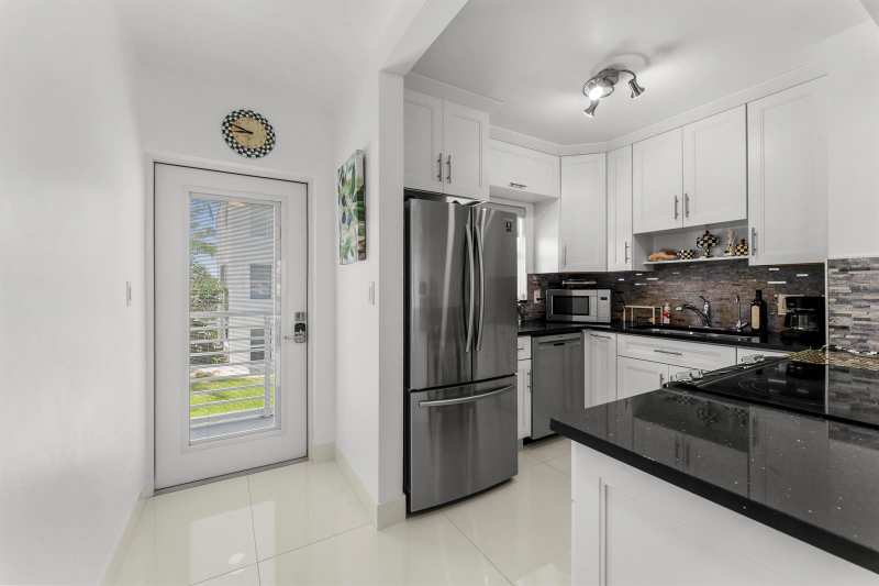 1041 HILLSBORO MILE # 5, Hillsboro Beach FL 33062