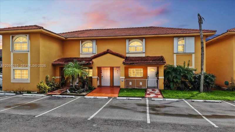 3554 W 80th St # 202, Hialeah FL 33018