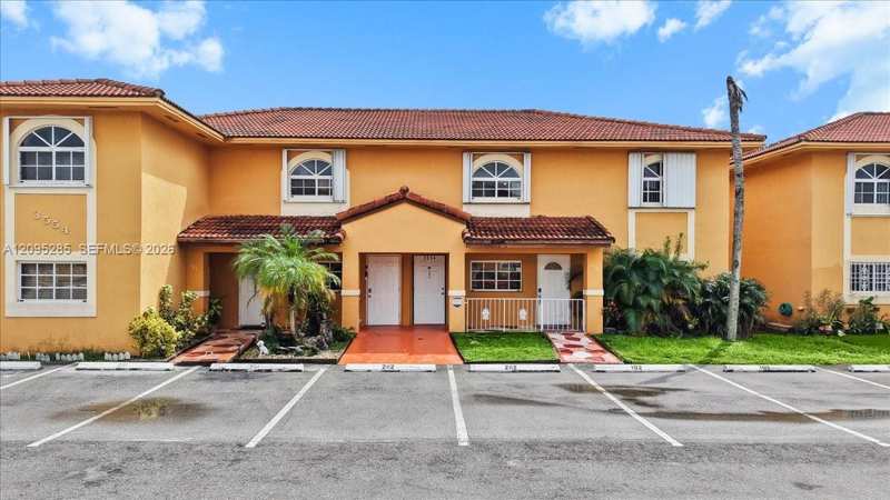 3554 W 80th St # 202, Hialeah FL 33018