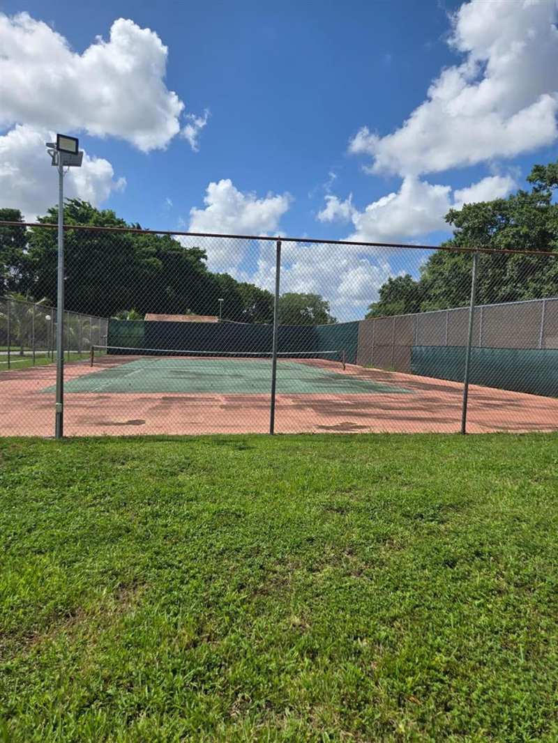8001 FAIRVIEW Drive # 104, Tamarac FL 33321