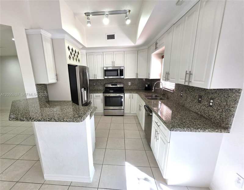 22231 SW 88th Path, Cutler Bay FL 33190