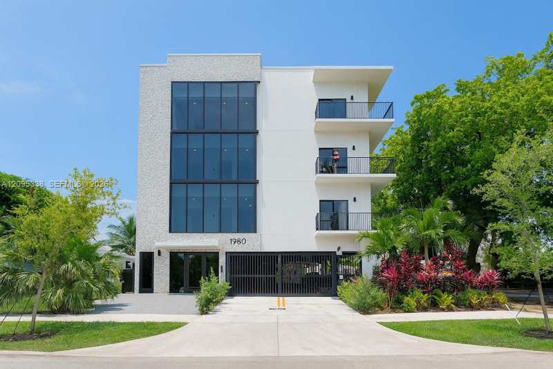 1950 Fletcher St # 404, Hollywood FL 33020