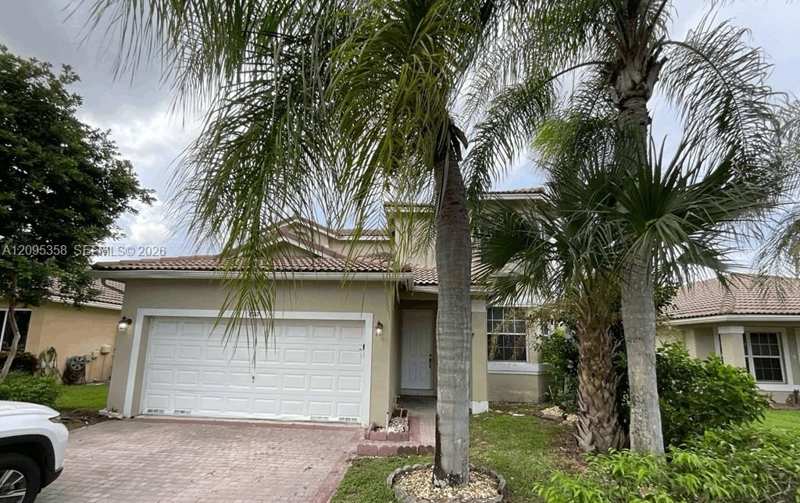11867 SW 7th St, Pembroke Pines FL 33025