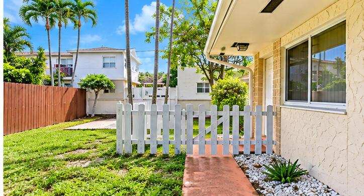 812 NE 2ND Street # 2, Hallandale Beach FL 33009