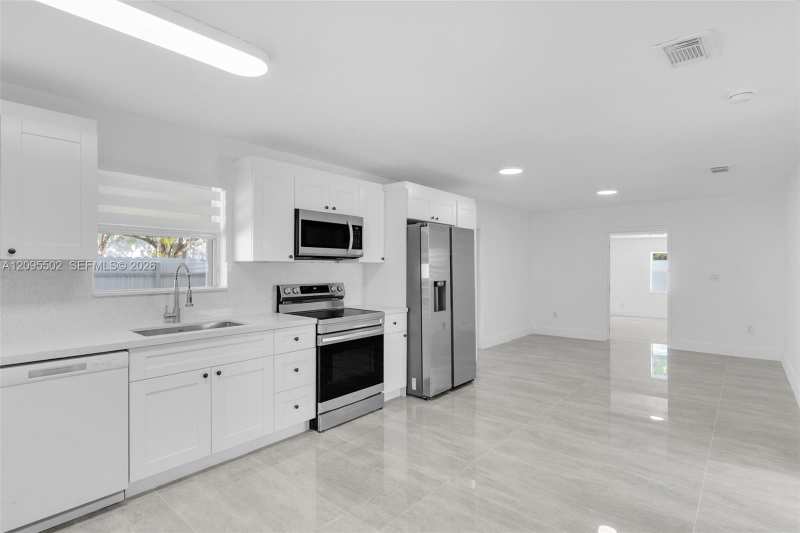 9999 NW 25th Ter, Doral FL 33172