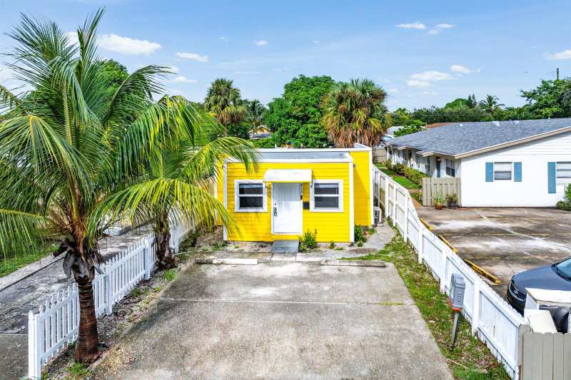413 N E Street, FL 33460